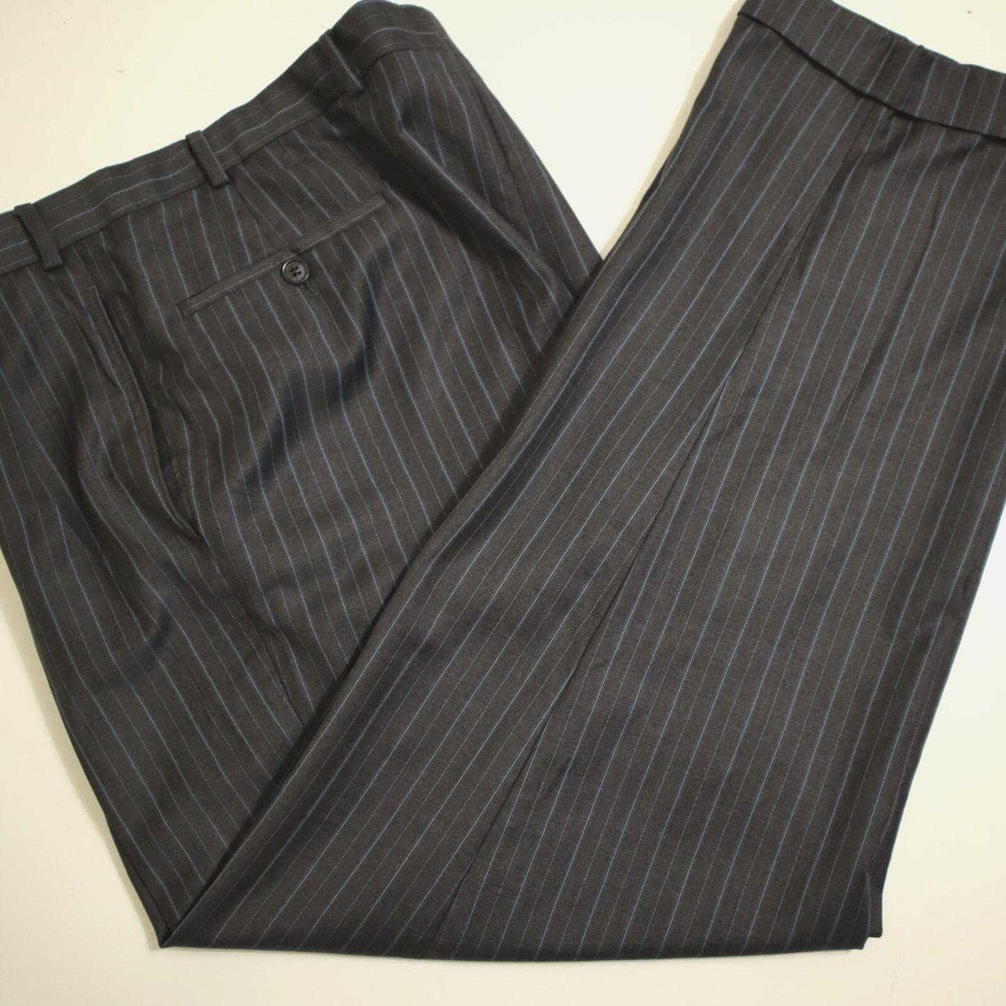 Samuelsohn 2 Piece Suit 44R Charcoal Pinstripe Como Full Canvas Super 120's Wool