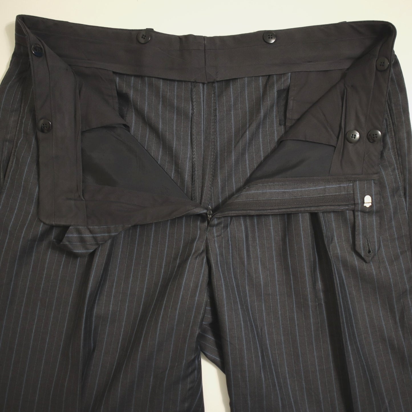 Samuelsohn 2 Piece Suit 44R Charcoal Pinstripe Como Full Canvas Super 120's Wool