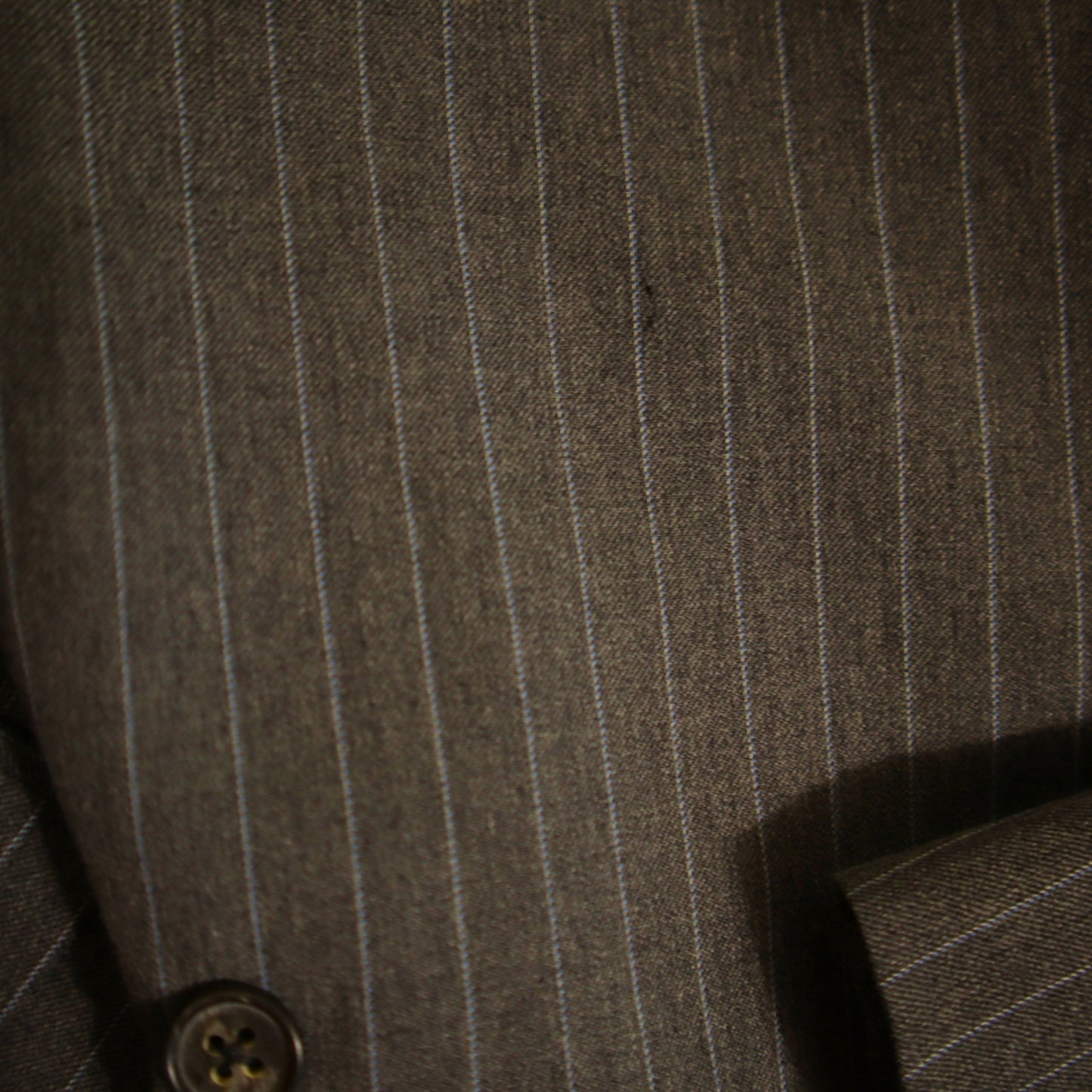 Burberrys 2 Piece Suit 42L Gray Pinstripe Super 100s Wool Pleated 3 Button