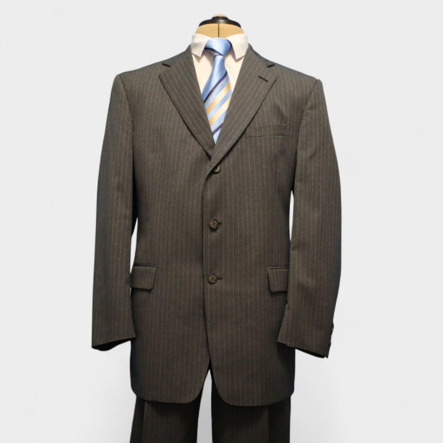 Burberrys 2 Piece Suit 42L Gray Pinstripe Super 100s Wool Front