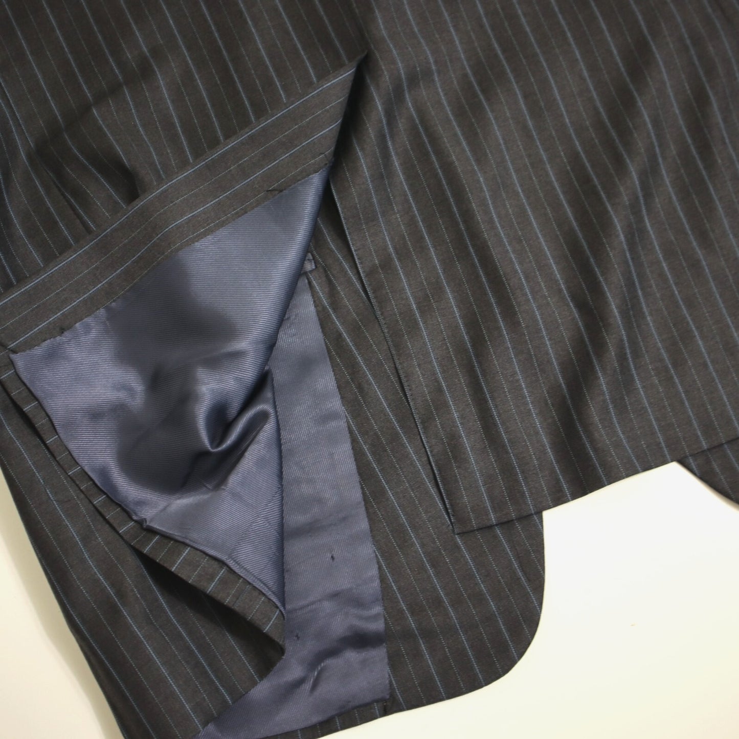 Samuelsohn 2 Piece Suit 44R Charcoal Pinstripe Como Full Canvas Super 120's Wool